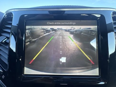 Used 2019 Jeep Cherokee Limited image 28