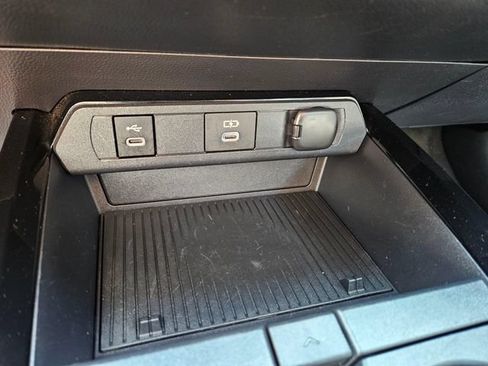 Used 2023 Toyota Prius XLE FWD image 32