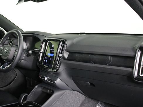 Certified 2023 Volvo XC40 Recharge Core image 22