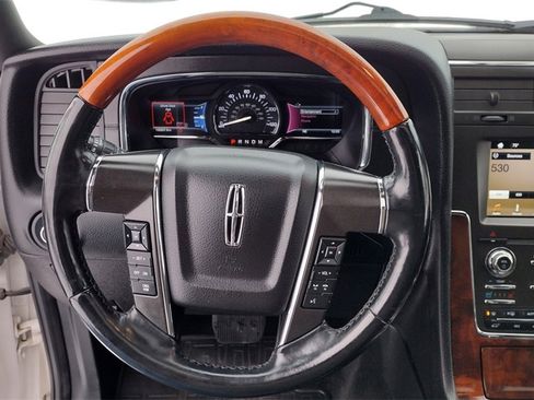 Used 2017 Lincoln Navigator Select image 16