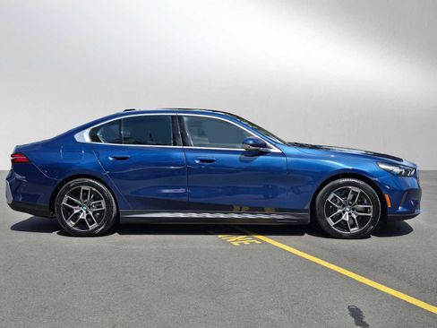 Used 2026 BMW i5 eDrive40 AWD/4WD image 3