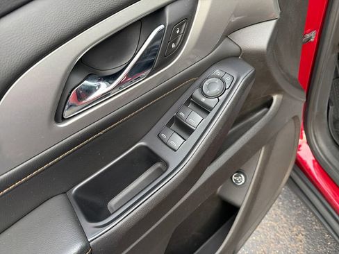 Used 2021 Chevrolet Traverse LT w/ LPO, Floor Liner Package image 11