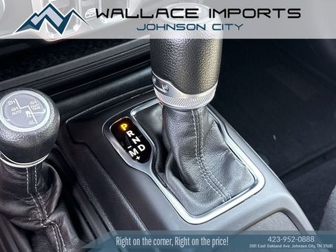 Used 2024 Jeep Wrangler Unlimited w/ Convenience Group AWD/4WD image 19