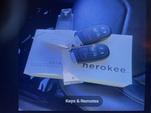 Used 2014 Jeep Cherokee Limited w/ Technology Group image 19