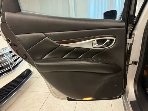 Used 2012 INFINITI M37 w/ Premium Pkg image 16