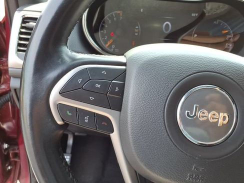 Used 2022 Jeep Grand Cherokee Laredo X AWD/4WD image 9