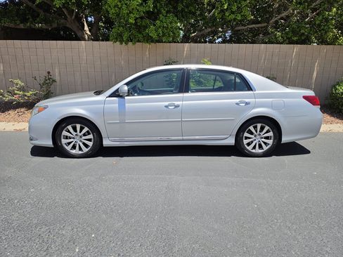 Used 2011 Toyota Avalon Limited FWD image 20