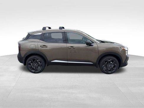 New 2026 Nissan Kicks SR w/ Cold Weather Package AWD/4WD image 7