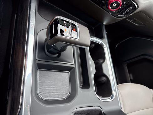 Used 2025 Chevrolet Silverado 1500 LTZ AWD/4WD image 32
