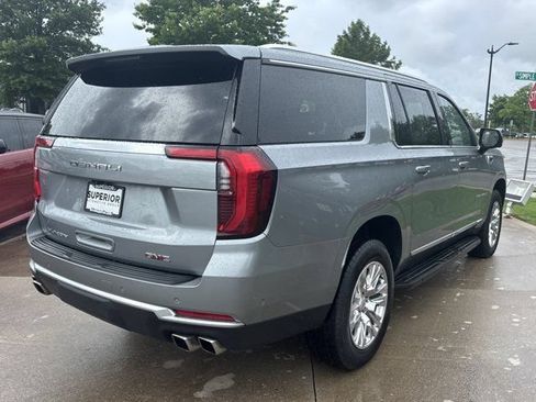 Used 2025 GMC Yukon XL Denali AWD/4WD image 3