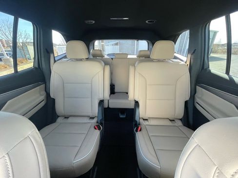 Used 2025 Buick Enclave Preferred image 26