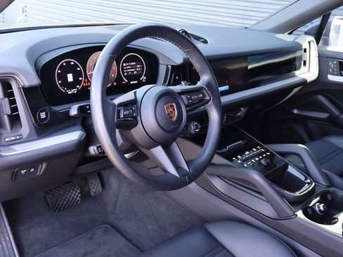 Certified 2024 Porsche Cayenne image 4