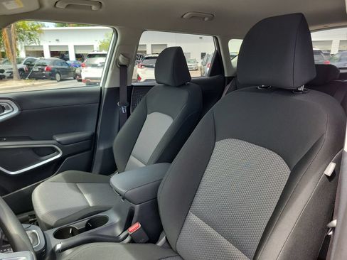 Used 2025 Kia Soul LX w/ LX Technology Package FWD image 19