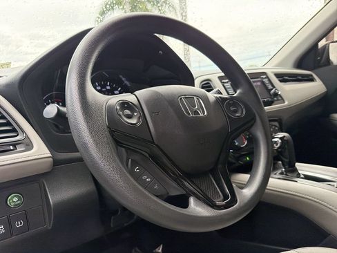 Certified 2021 Honda HR-V LX image 33