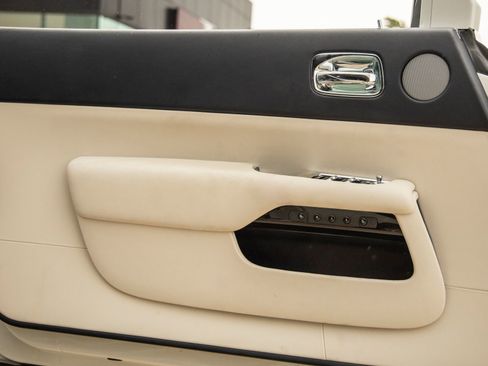 Used 2018 Rolls-Royce Dawn RWD image 23