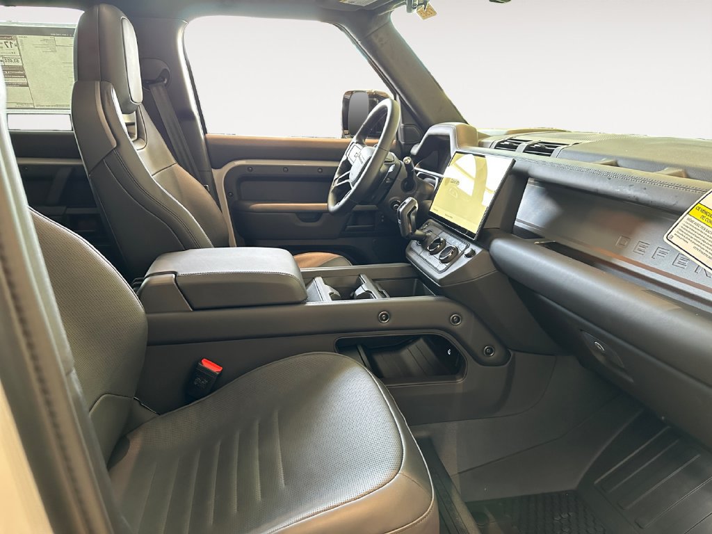 New 2026 Land Rover Defender 110 OCTA AWD/4WD image 13