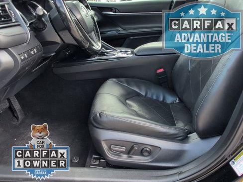 Used 2019 Toyota Camry XLE image 11