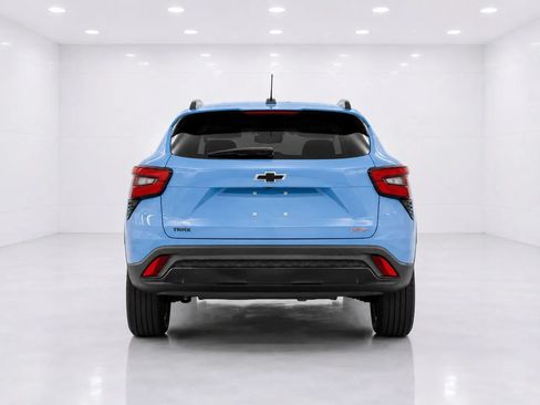 Used 2024 Chevrolet Trax RS w/ Sunroof Package FWD image 4