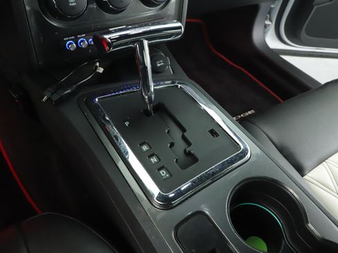 Used 2010 Dodge Challenger R/T image 11