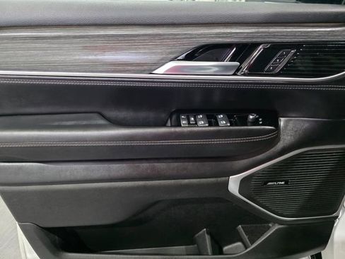 Used 2023 Jeep Wagoneer Series III w/ Preferred Equipment Group image 10