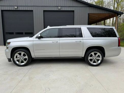 Used 2020 Chevrolet Suburban Premier w/ Premier 6.2L Value Package AWD/4WD image 2