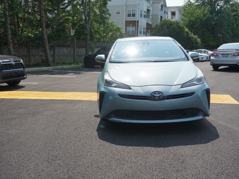 Used 2019 Toyota Prius LE FWD image 2