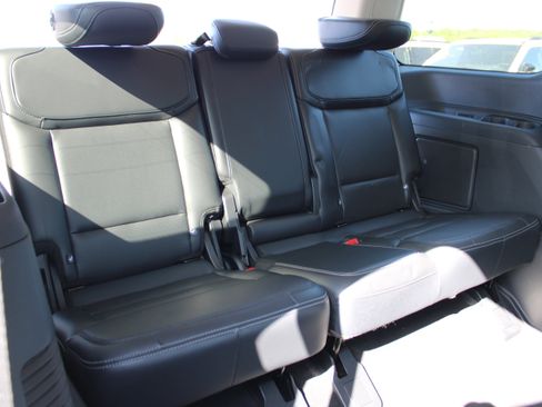 Used 2025 Ford Expedition Platinum image 16