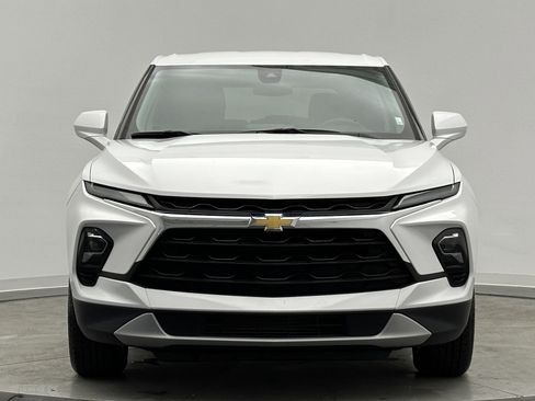 Used 2023 Chevrolet Blazer LT image 2