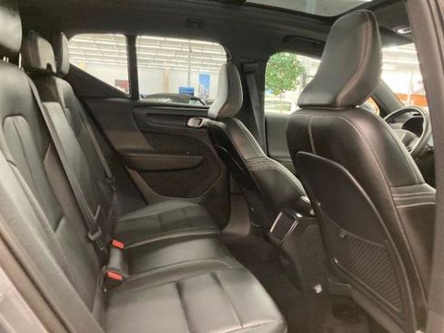 Used 2019 Volvo XC40 T5 Momentum AWD/4WD image 13