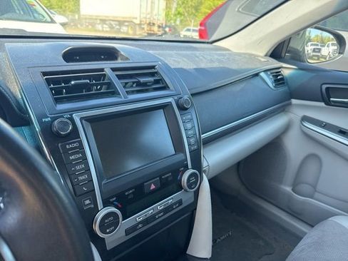 Used 2013 Toyota Camry XLE w/ Leather Pkg FWD image 10