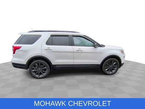 Used 2019 Ford Explorer XLT w/ Equipment Group 202A AWD/4WD image 10