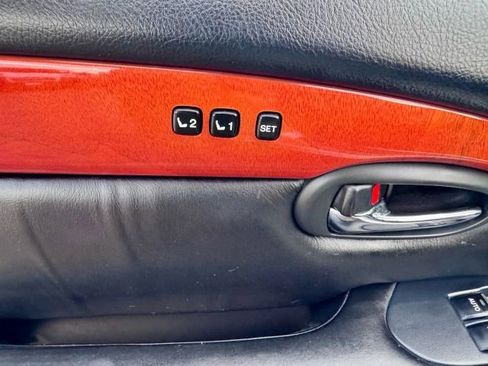 Used 2002 Lexus SC 430 Convertible image 18