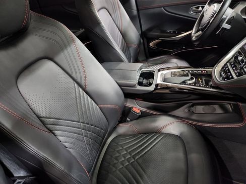 Used 2023 Aston Martin DBX image 32