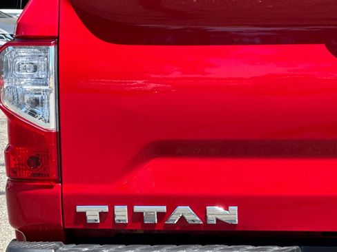 Used 2022 Nissan Titan SV image 45