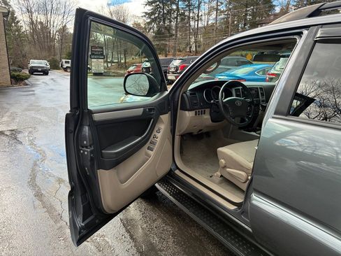 Used 2007 Toyota 4Runner SR5 image 10