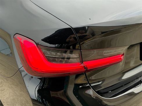 Used 2020 BMW 330i Sedan w/ Convenience Package image 18