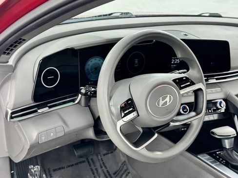 Used 2024 Hyundai Elantra SEL FWD image 31