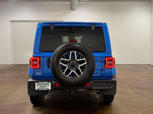 Used 2024 Jeep Wrangler Unlimited Sahara w/ Technology Group AWD/4WD image 24