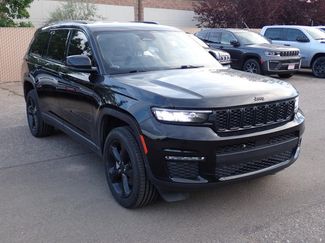 Used 2023 Jeep Grand Cherokee L Limited w/ Black Appearance Package AWD/4WD video 4