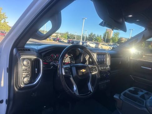 Used 2021 Chevrolet Silverado 1500 LT AWD/4WD image 12