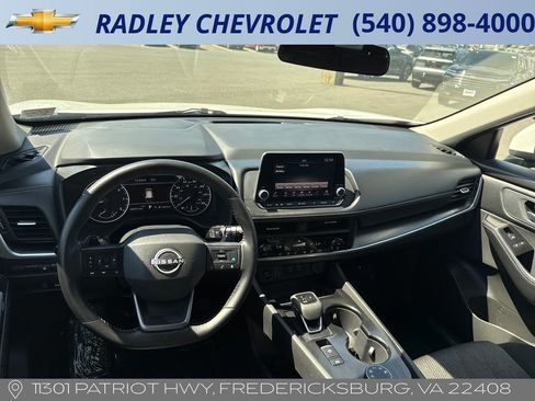 Used 2025 Nissan Rogue SV AWD/4WD image 14