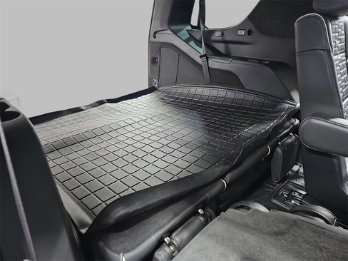 Used 2022 Cadillac Escalade Sport Platinum w/ LPO, ONYX Package image 15