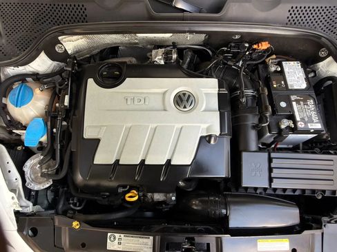 Used 2014 Volkswagen Beetle TDI FWD image 9