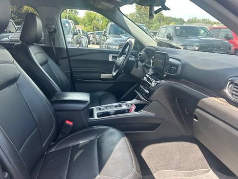 Used 2023 Ford Explorer Limited AWD/4WD image 7