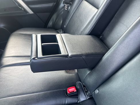 Used 2014 Toyota RAV4 Limited AWD/4WD image 36