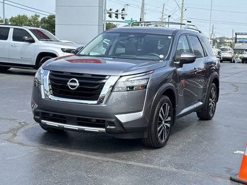 Certified 2025 Nissan Pathfinder Platinum w/ Cargo Package AWD/4WD image 15