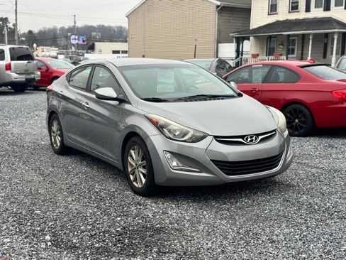 Used 2014 Hyundai Elantra SE w/ Option Group 02 FWD image 3