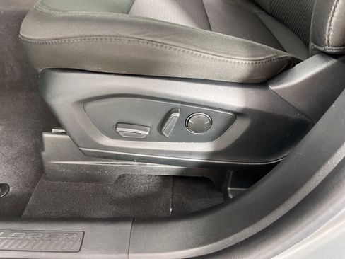 Used 2023 Ford Explorer XLT image 24