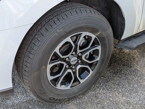 Used 2024 Ford Expedition Max XLT image 6