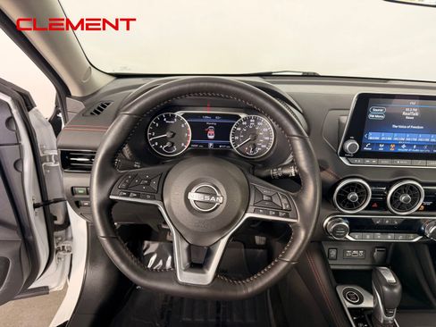 Used 2025 Nissan Sentra SR w/ SR Premium Package FWD image 15